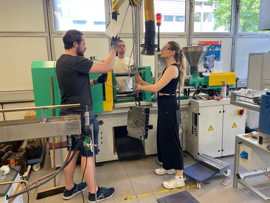Closd FH Münster Produktion Closd Handyhülle mit Kameraschutz am Campus in Steinfurt Zusammenarbeit Labor für Kunststofftechnologie 